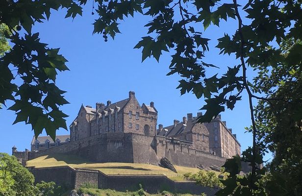 Private Walk: Edinburgh Old Town and New Town