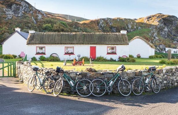 Sliabh Liag Cliffs and Glencolmcille Tour