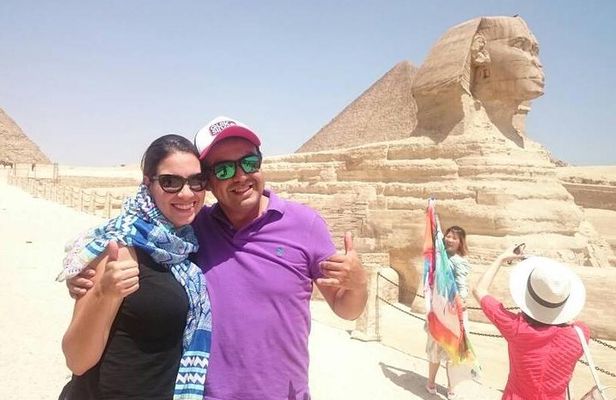 8-Hour Private Tour to the Pyramids of Giza and Saqqara from Cairo