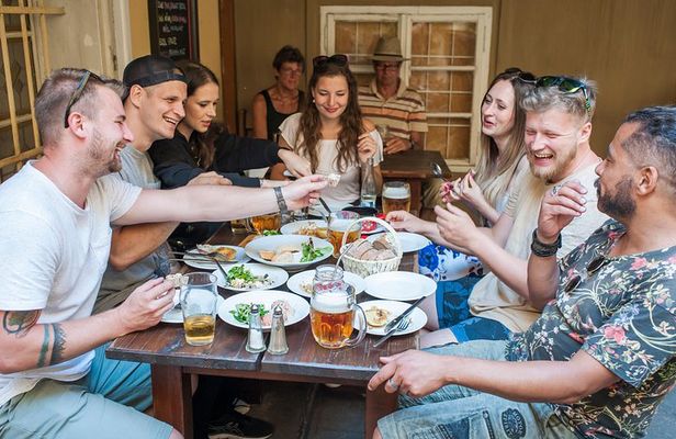 One Prague Tour: The Castle Side with local Food & Beer ️