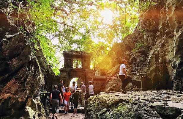 Marble Mountains, Stone Carving Village & Linh Ung Pagoda