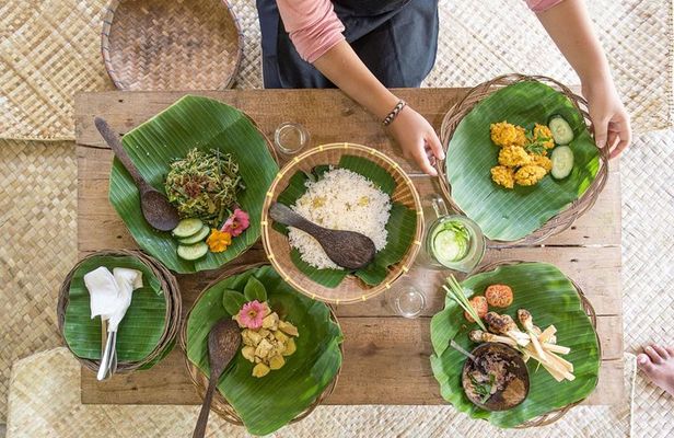 Small-Group Farm Tour & Balinese Cooking Class in Ubud with Kadek