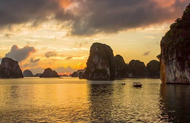 Halong Bay luxury day tour to Sung Sot Cave