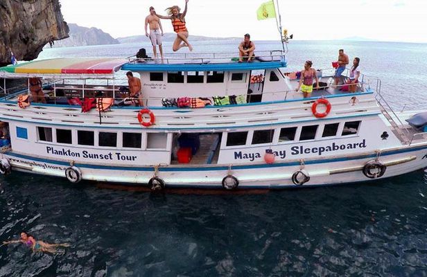 Maya Bay Sleep aboard Tour From Phi Phi