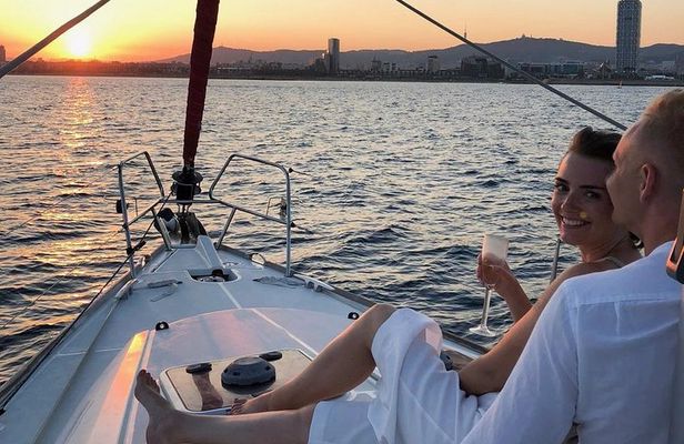 Barcelona Private Sunset Sailing with Drinks