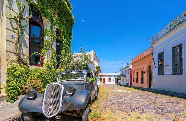 2-Days and 1 Night visiting Colonia and Montevideo