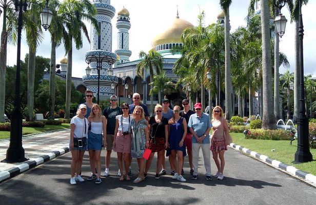 Private Bandar Highlight & Water Village Tour