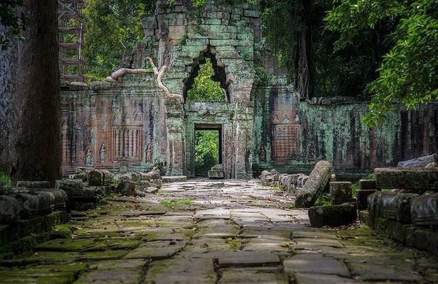 2-Days Private Tour Explore Angkor Wat Sunise & Woman Temple Banteay Srey
