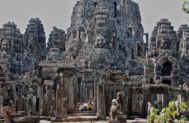 Two-days tour discovering Angkor Wat,The carving of 1000 Lingas and Beng Mealea
