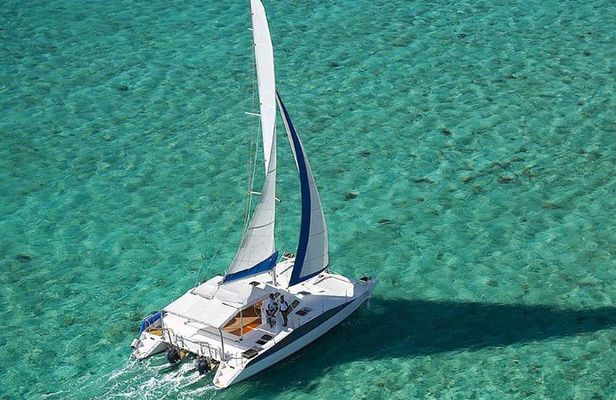 Memorable Catamaran trip to Ile Aux Cerf: Full Day incl Tube riding, Lunch &GRSE