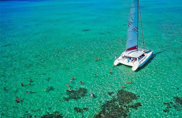 Catamaran to Ile aux Cerf with Parasailing, Tube Riding & Lunch