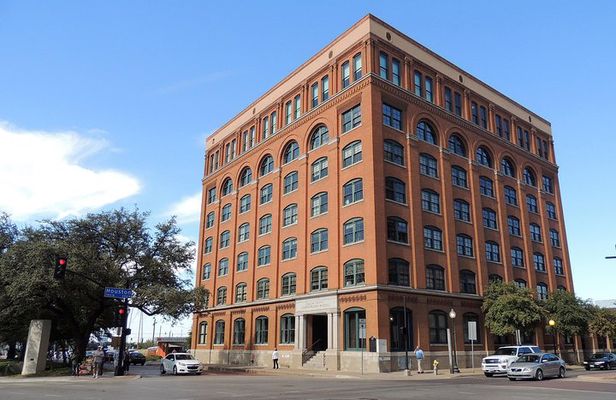 JFK Assassination Tour with JFK Museum and Oswald's Rooming House