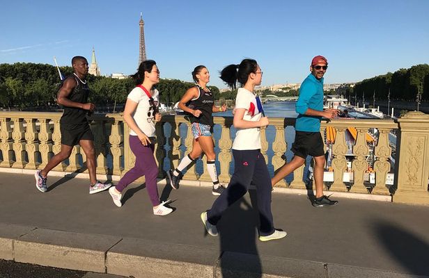 Sunrise Run & Sightseeing in Paris