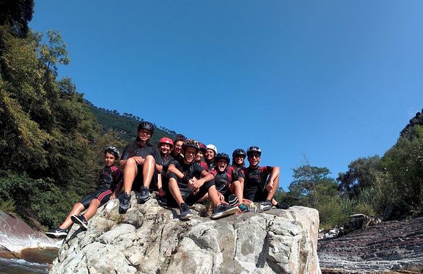 Torrentismo: Climbing up through the river