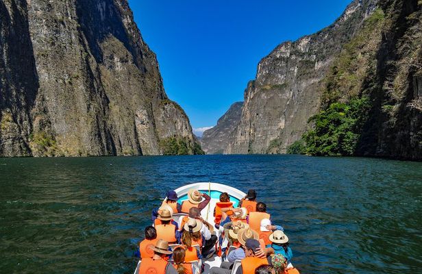 San Cris Canyon of the Sink Lookouts Chiapa San Cris in English