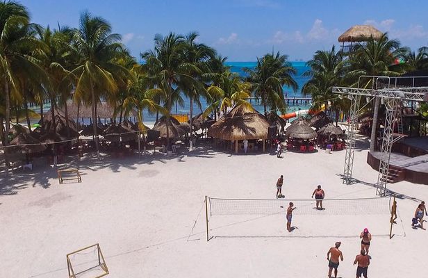 Isla Mujeres Day Tour with Beach Club and Buffet Lunch from Cancun