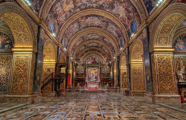 Private guided Malta tour with a professional guide and transport