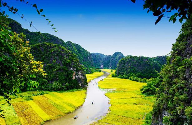 Ninh Binh Daily Tour: Hoa Lu - Tam Coc boat trip and Bike