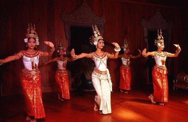 8 Days Private Guide Tour Phnom Penh to Battambang & Siem Reap