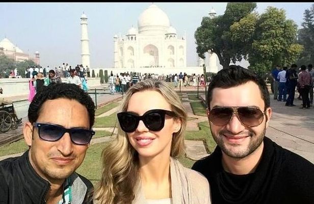 Skip-the-Line : Taj Mahal with Mausoleum Tickets with Guided Tour