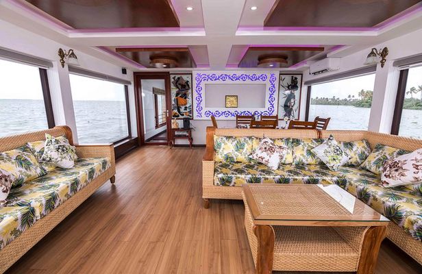 Private 3 Bedroom Luxury Houseboat Trip in Alleppy Backwaters