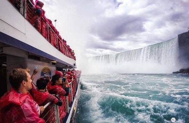 Niagara Falls Day Tour from Toronto with Lunch & Niagara Boat