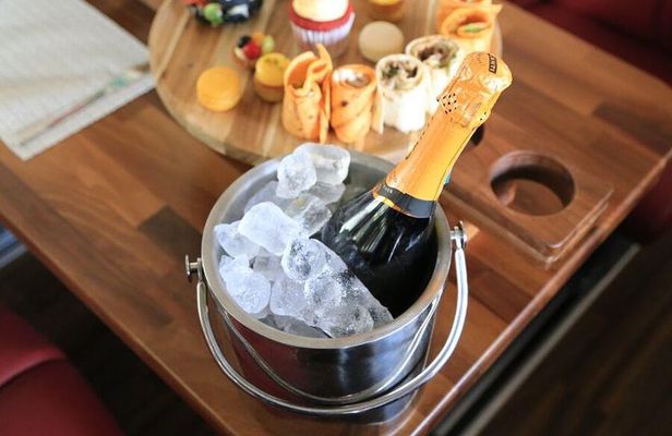 London Afternoon Tea Bus with Panoramic Tour