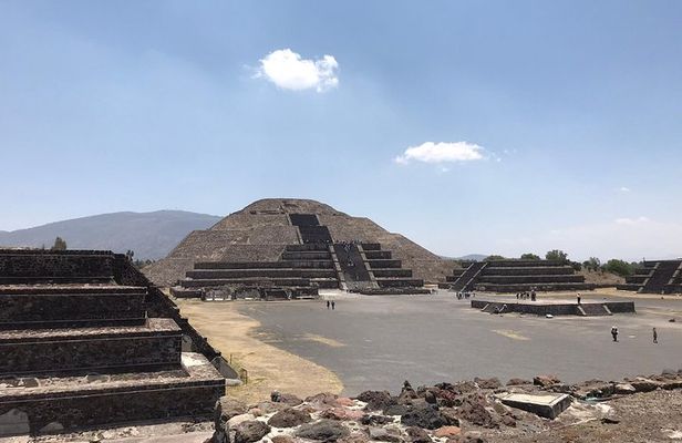 Acolman-Teotihuacán-Plaza of the Three Cultures- Craft Workshop