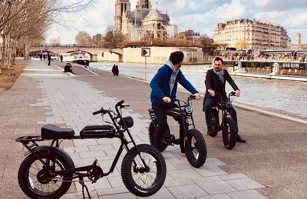 Private Paris electric bike ride with video