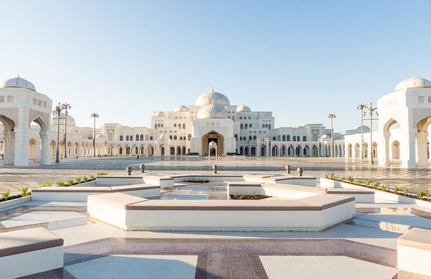 Dubai to Abu Dhabi Day Trip: Grand Mosque, Palace & Etihad Towers