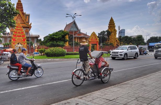 Hidden Phnom Penh City Tour, Royal Palace, Wat Phnom