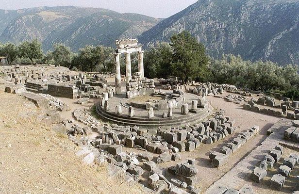 Thermopylae and Delphi Full Day Private Tour