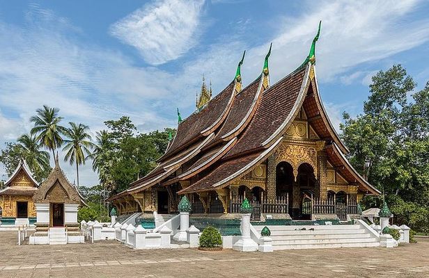 Small Group Half Day Luang Prabang city tour