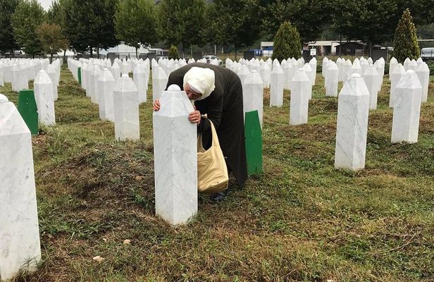 REMEMBERING SREBRENICA (Genocide study tour 11/07/95)