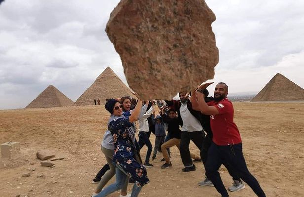 Cairo layover tour to Giza pyramids and khan El Khalili bazaar