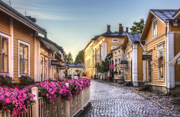 Helsinki Private Sightseeing + Medieval Town Porvoo 