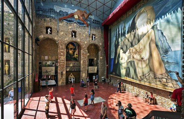 Dali Museum and Costa Brava Small Group Day Trip from Barcelona
