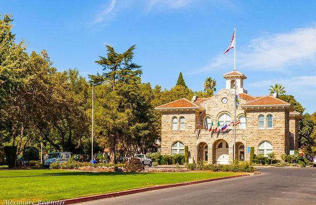 Sonoma Plaza Food and Wine Pairing Tour