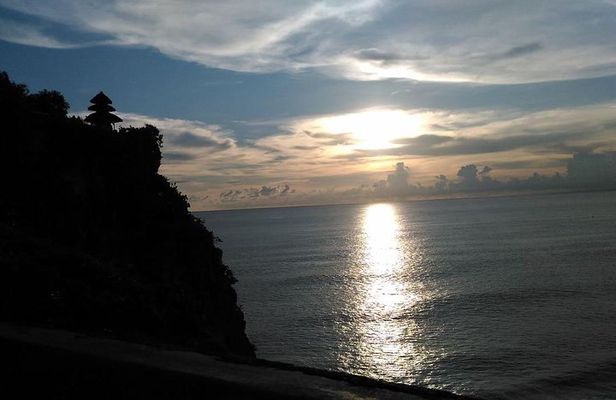 Uluwatu temple bali sunset tour