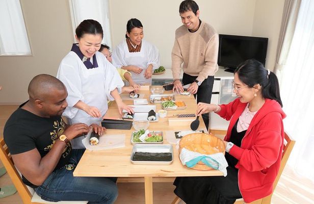 Homemade Sushi and Supermarket Tour in Kamakura