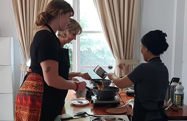 Private Customizable Thai Cooking Class