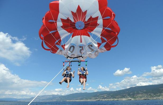 Kelowna: Early Bird Discount Parasailing Experience