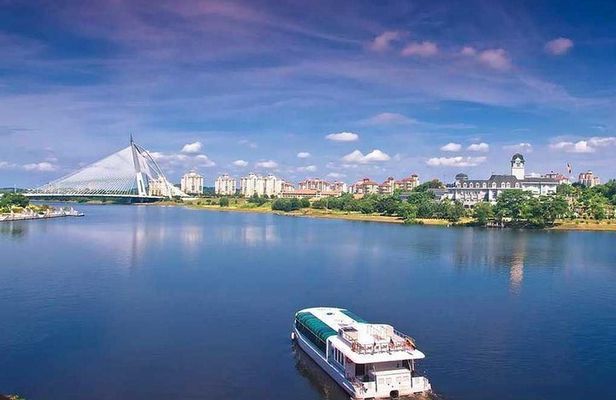 Putrajaya Cultural Experience: Lake Cruise, Pink Mosque & Lunch