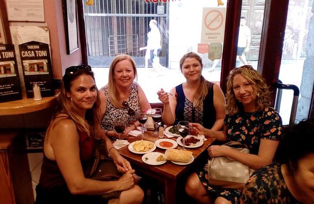 Madrid Tapas & Drinks: A Small Group Culinary Adventure