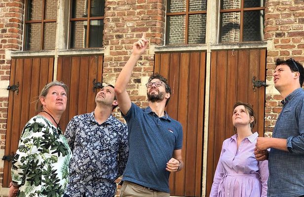 Discover authentic Ghent with historian & taste the best chocolate