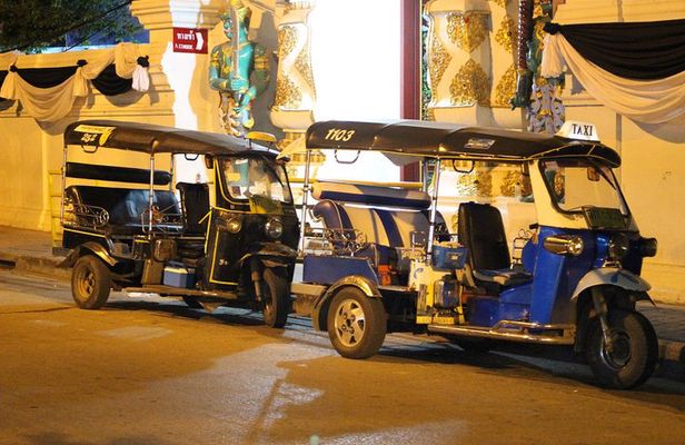 Private Evening! Crisscross Chiang Mai's Night by the classic Tuk Tuk