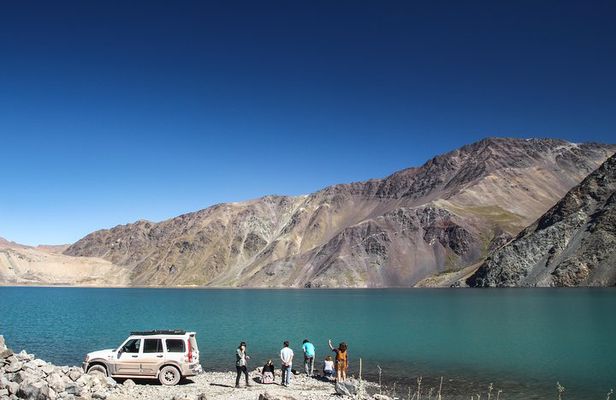 Embalse el Yeso and Termas del Plomo in semi-private 4x4