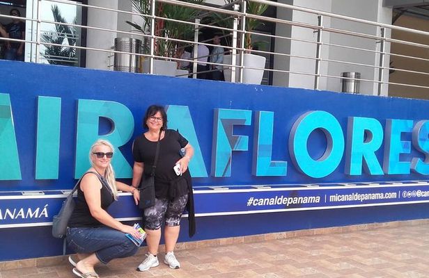 Visit Miraflores Locks and Casco Antiguo