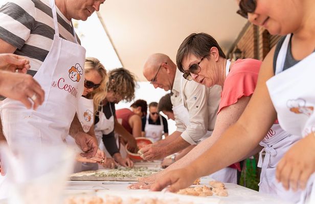 Cesarine: Small group Pasta & Tiramisu class in Rome