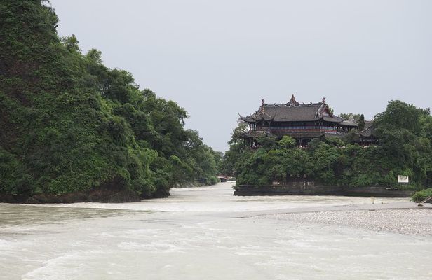 Dujiangyan Irrigation and Mt.Qingcheng 1 day private tour 